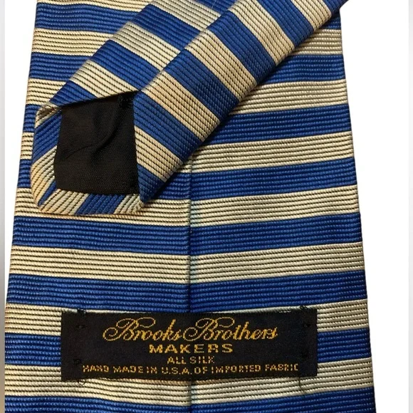 Brooks Brothers 100% silk tie. Palest Ivory & blue horizontal stripes. EUC - Picture 5 of 5